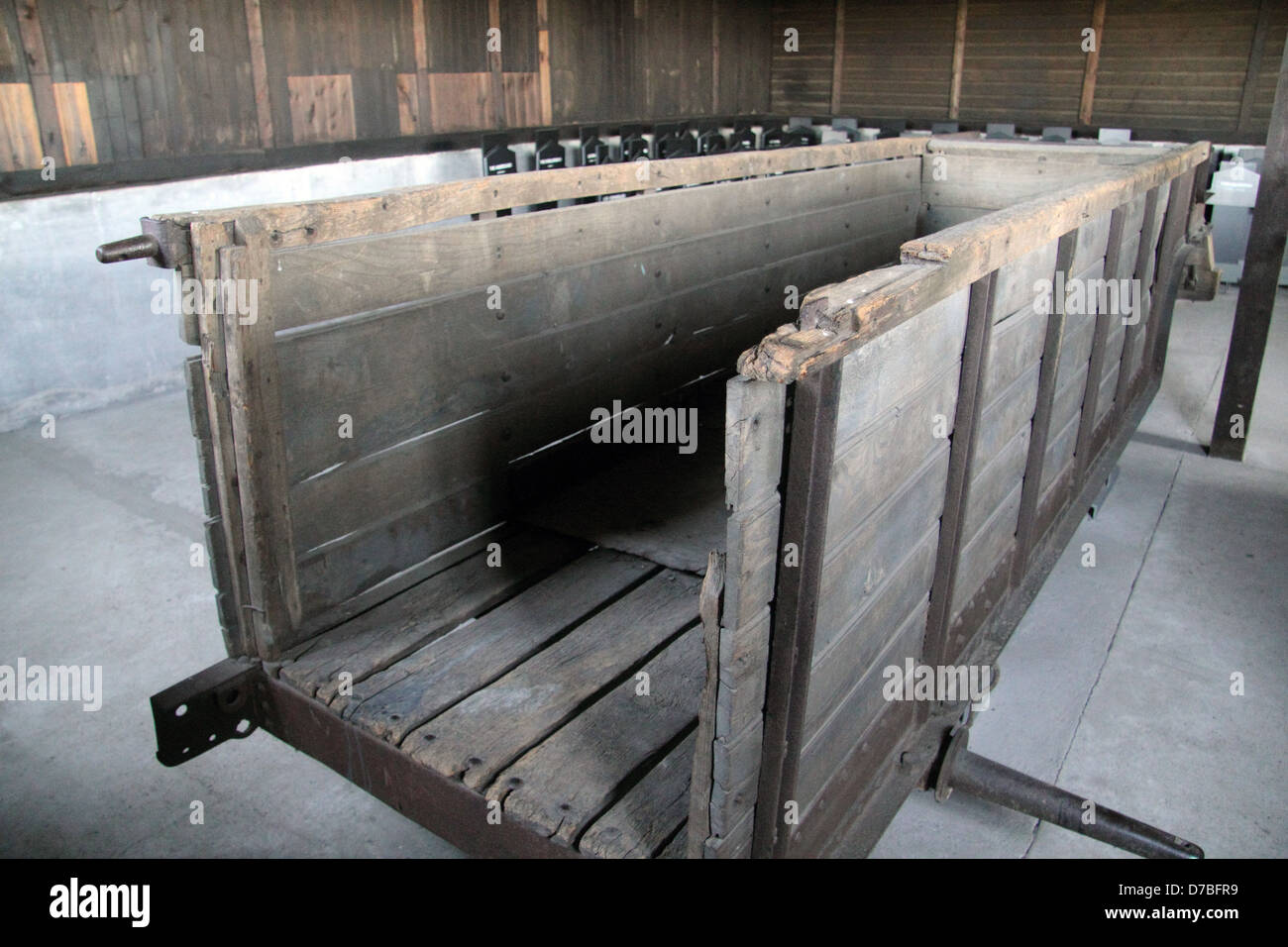 Wagen, die verwendet wurde, um die Leichen aus den Gaskammern zum Krematorium im Vernichtungslager Majdanek, Polen tragen Stockfoto