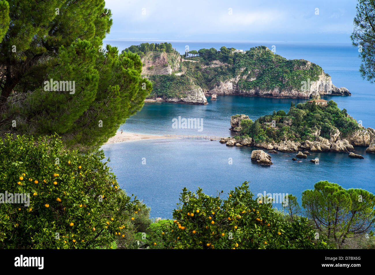 Europa Italien, Sizilien, Blick auf das Meer und die Isola Bella Taormina Stockfoto