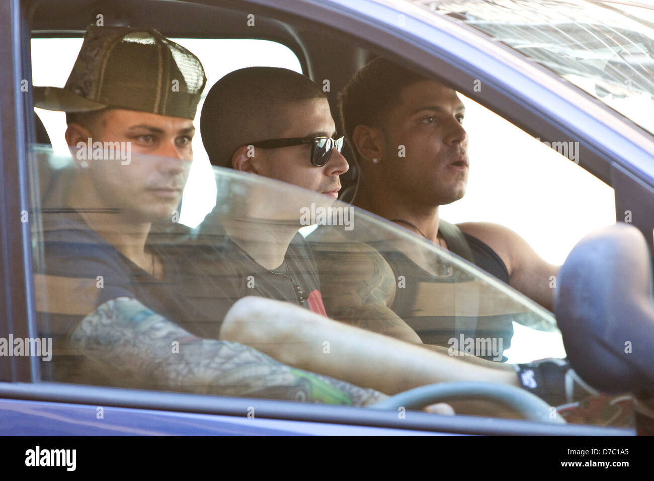 Paul DelVecchio aka "Pauly D', Vinny Guadagnino Darsteller Ronnie Ortiz-Magro"Jersey Shore"ihren Wohnsitz verlassen. Die Stockfoto Paul DelVecchio aka "Pauly D', Vinny Guadagnino Darsteller Ronnie Ortiz-Magro"Jersey Shore"ihren Wohnsitz verlassen. Die Stockfoto