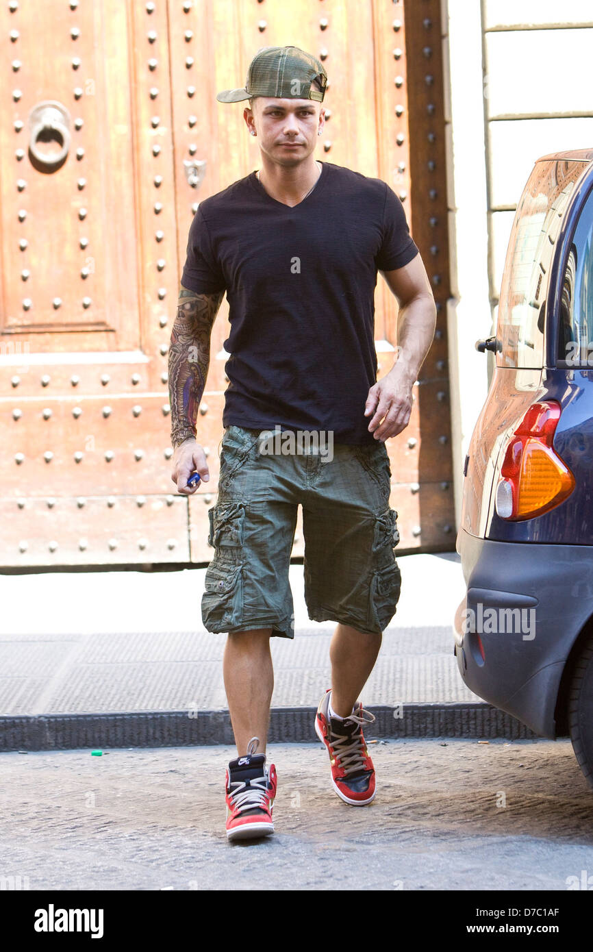 Paul DelVecchio aka "Pauly D' 'Jersey Shore'-Darsteller ihren Wohnsitz verlassen. Die Mädchen gehen, Wäsche zu waschen und die Jungs gehen Stockfoto