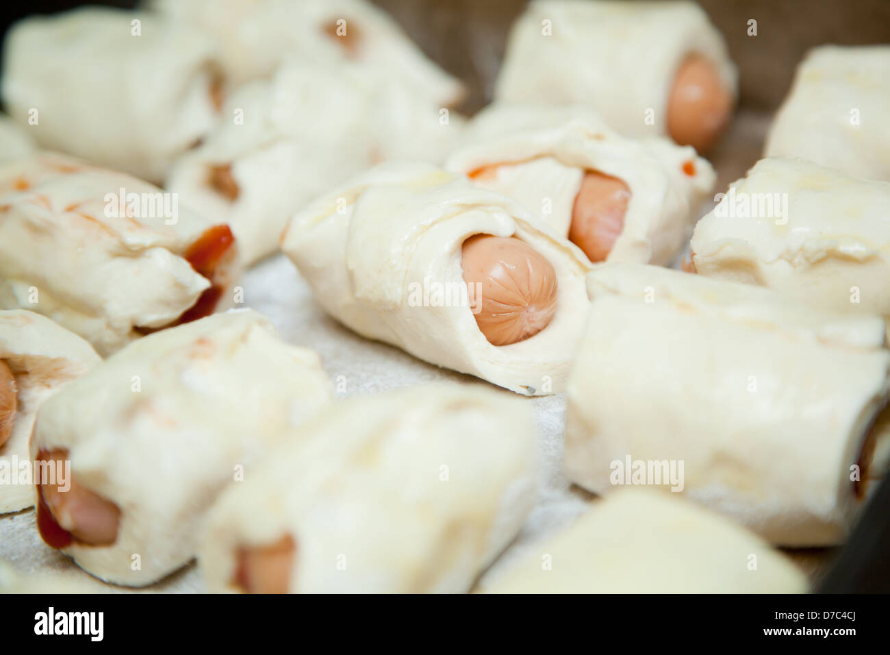 Wurstbrötchen. frisch gebackenes Gericht Stockfoto