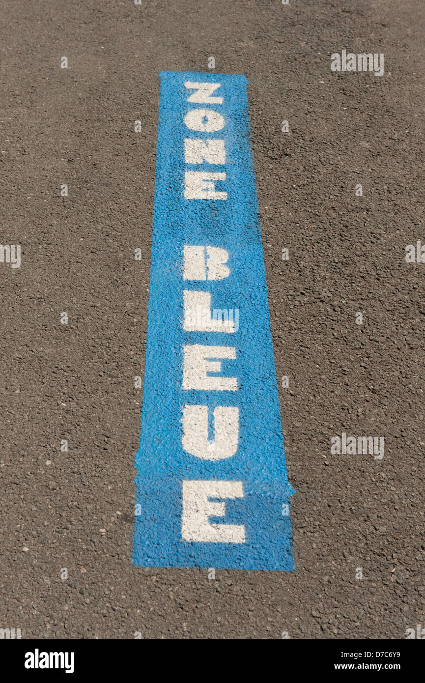 Zone Bleue blau deaktiviert Parkplatz Montreuil Frankreich Europa EU Stockfoto