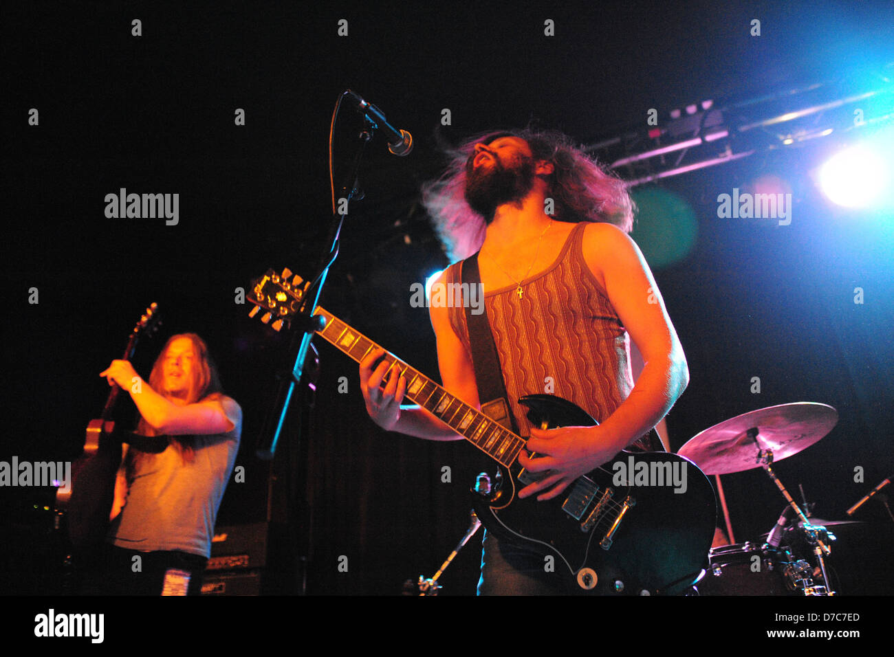 James Atkinson Gentleman Pistole erklingt in der O2 Academy Birmingham Birmingham, England - 09.05.11 Stockfoto