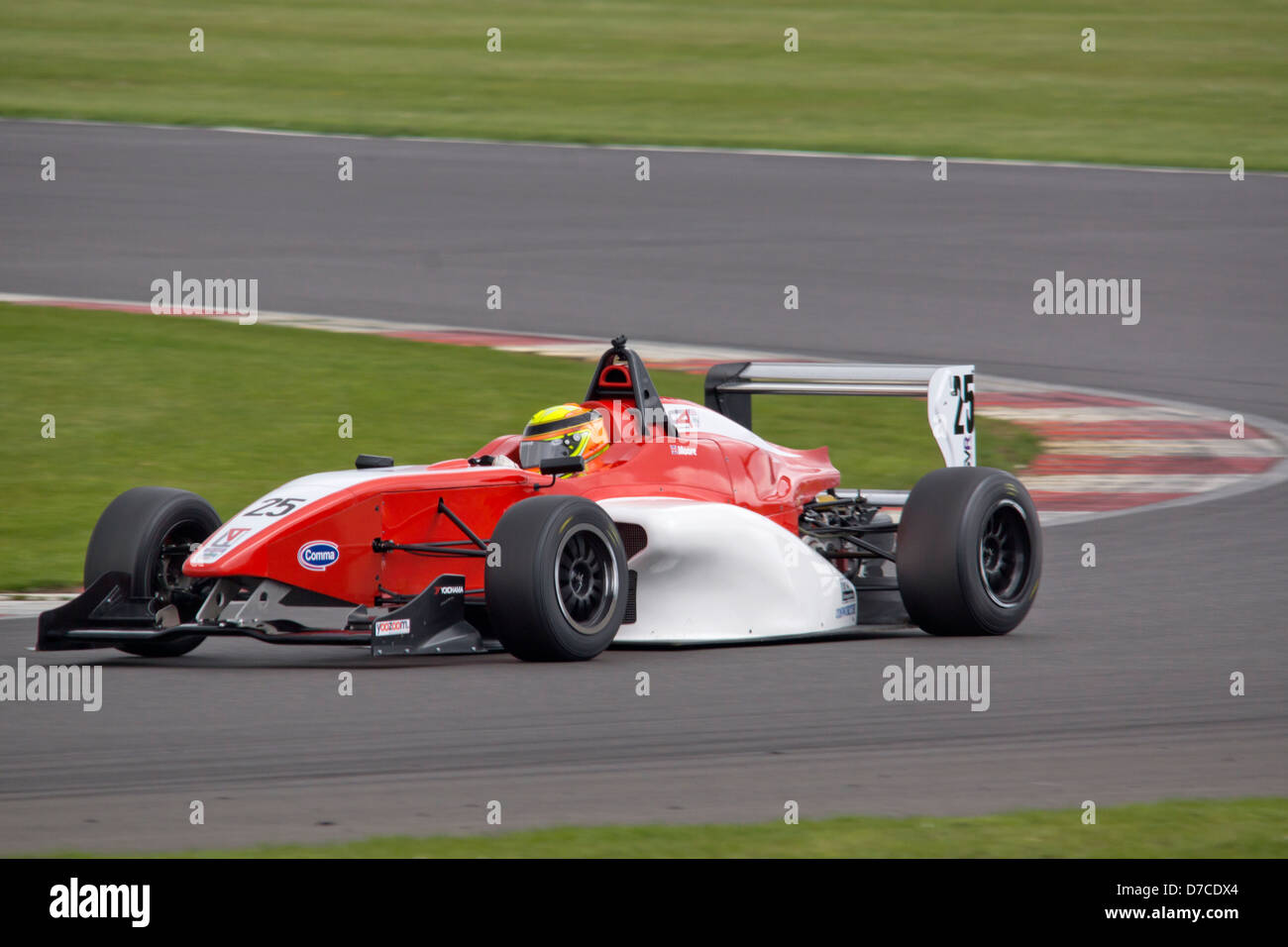 F4 (Formel 4) Auto in Silverstone im Vereinigten Königreich Apr 2013 Stockfoto