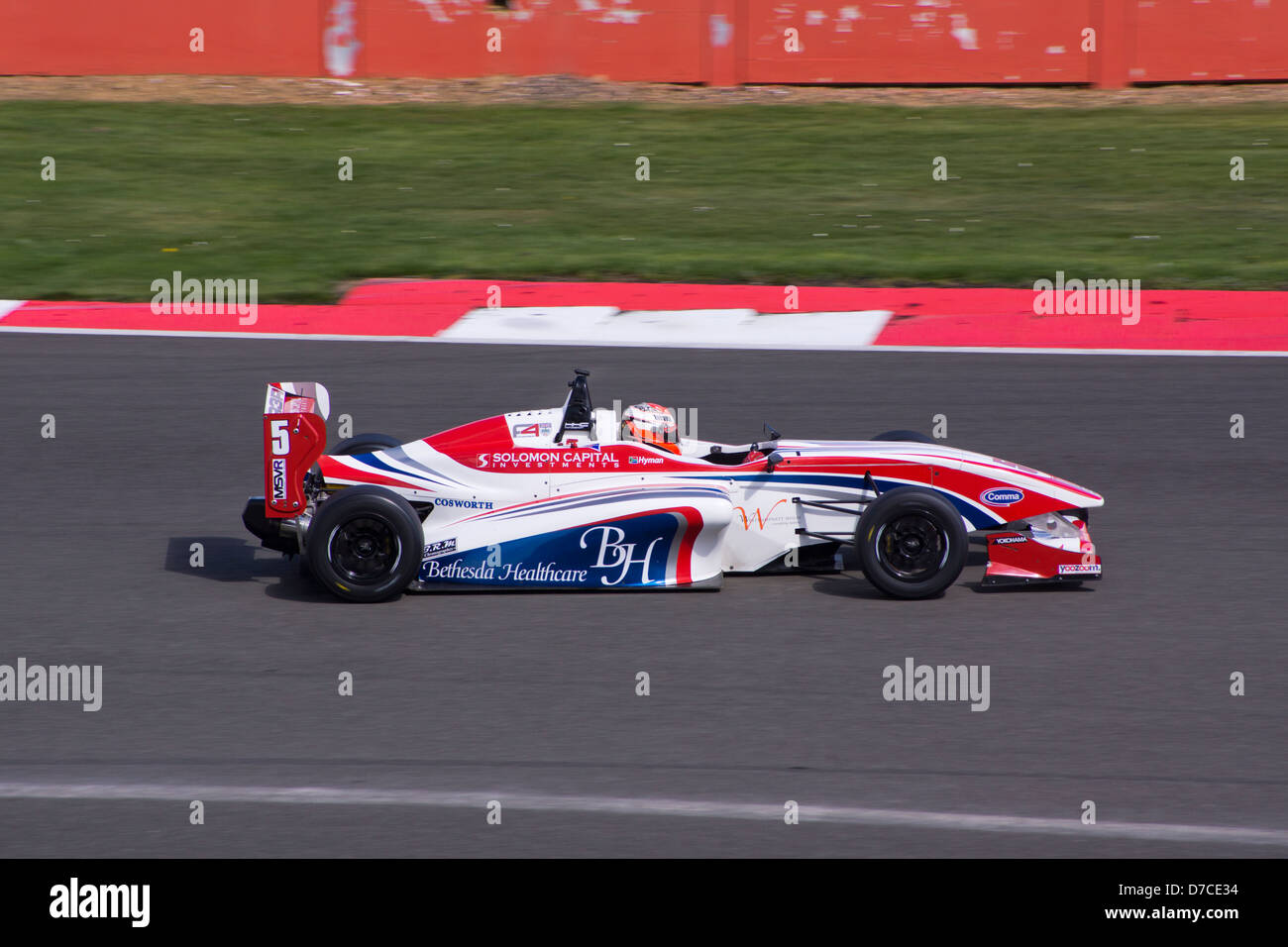 F4 (Formel 4) Auto in Silverstone im Vereinigten Königreich Apr 2013 Stockfoto