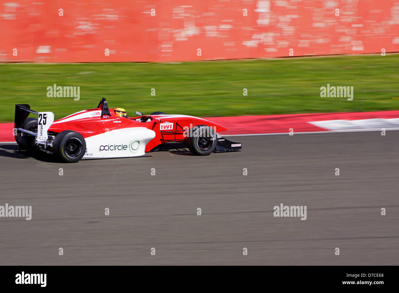 F4 (Formel 4) Auto in Silverstone im Vereinigten Königreich Apr 2013 Stockfoto