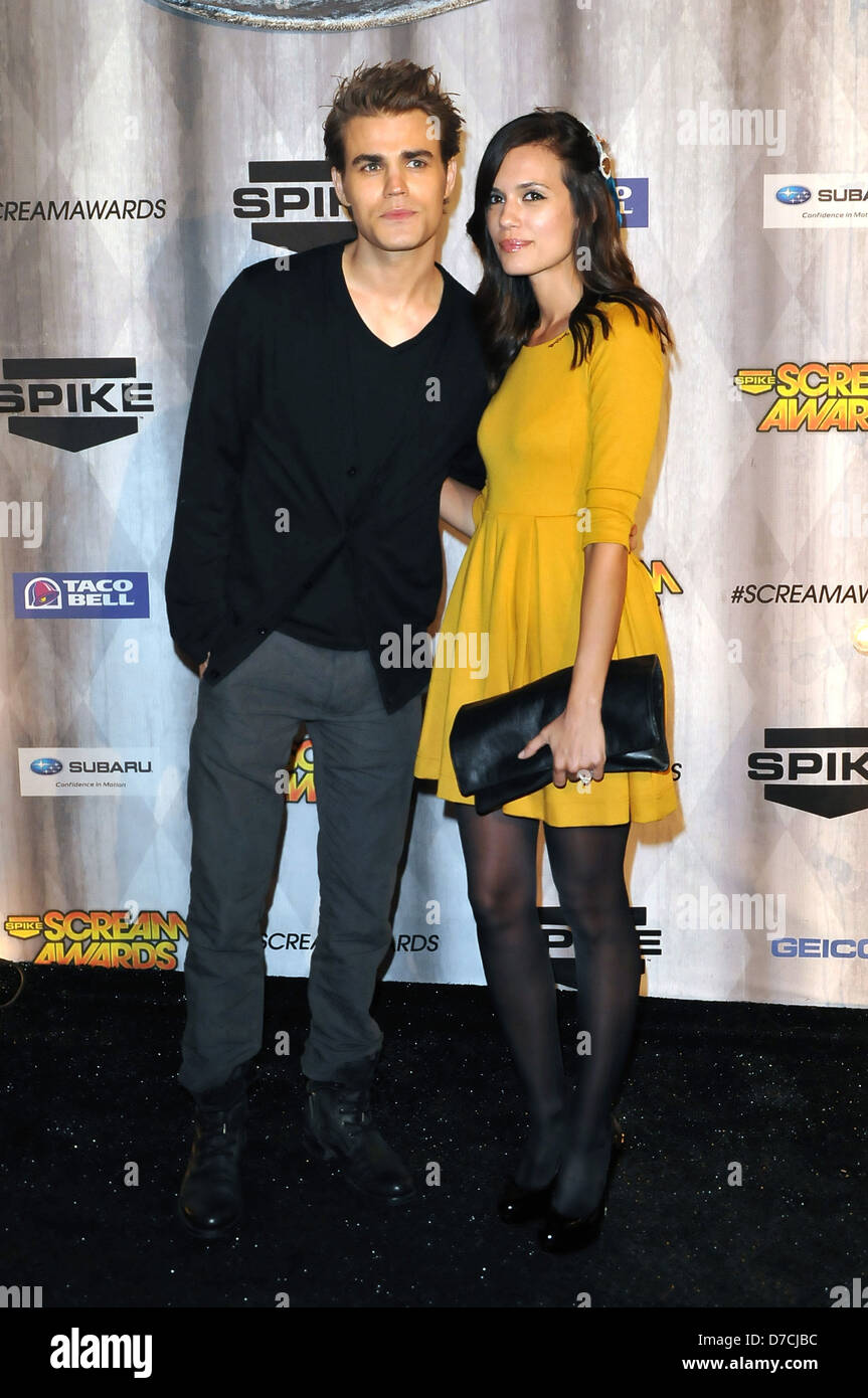 Paul Wesley und Torrey DeVitt Spike TV Scream 2011 Awards in den Universal Studios - Ankünfte Universal City, Kalifornien- Stockfoto