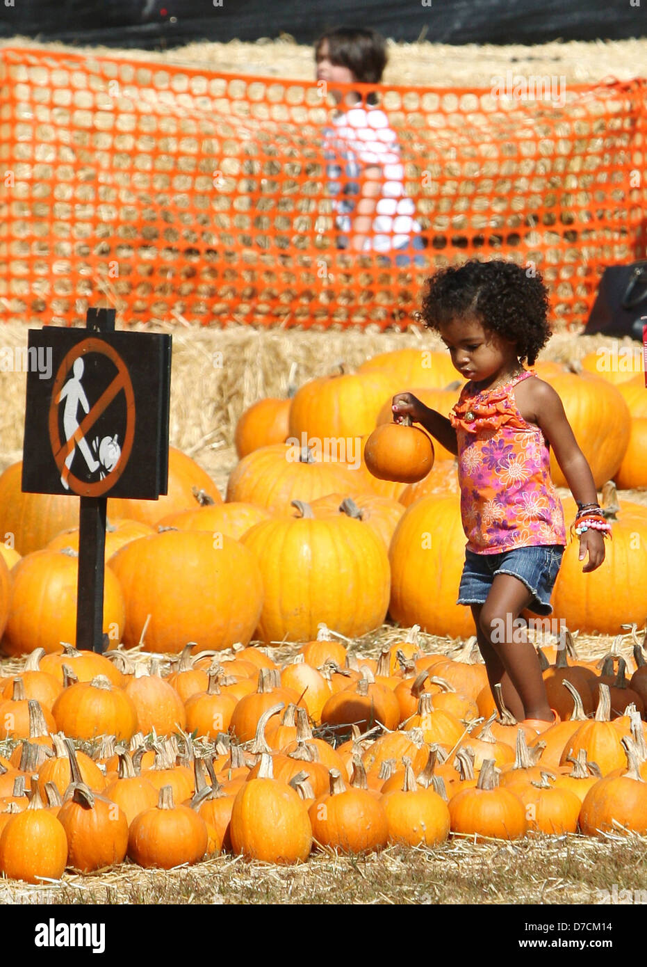 Heidi Klums Tochter Lou Samuel Prominente den Nachmittag bei Herrn Knochen Pumpkin Patch in West Hollywood in West Hollywood verbringen, Stockfoto