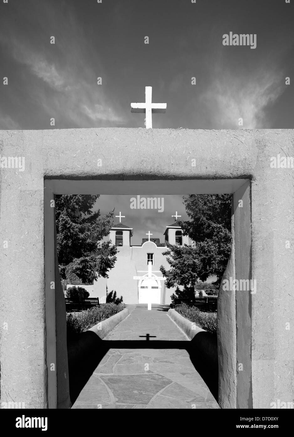 Der Eingang des San Francisco Missionskirche, monochromes Bild Stockfoto