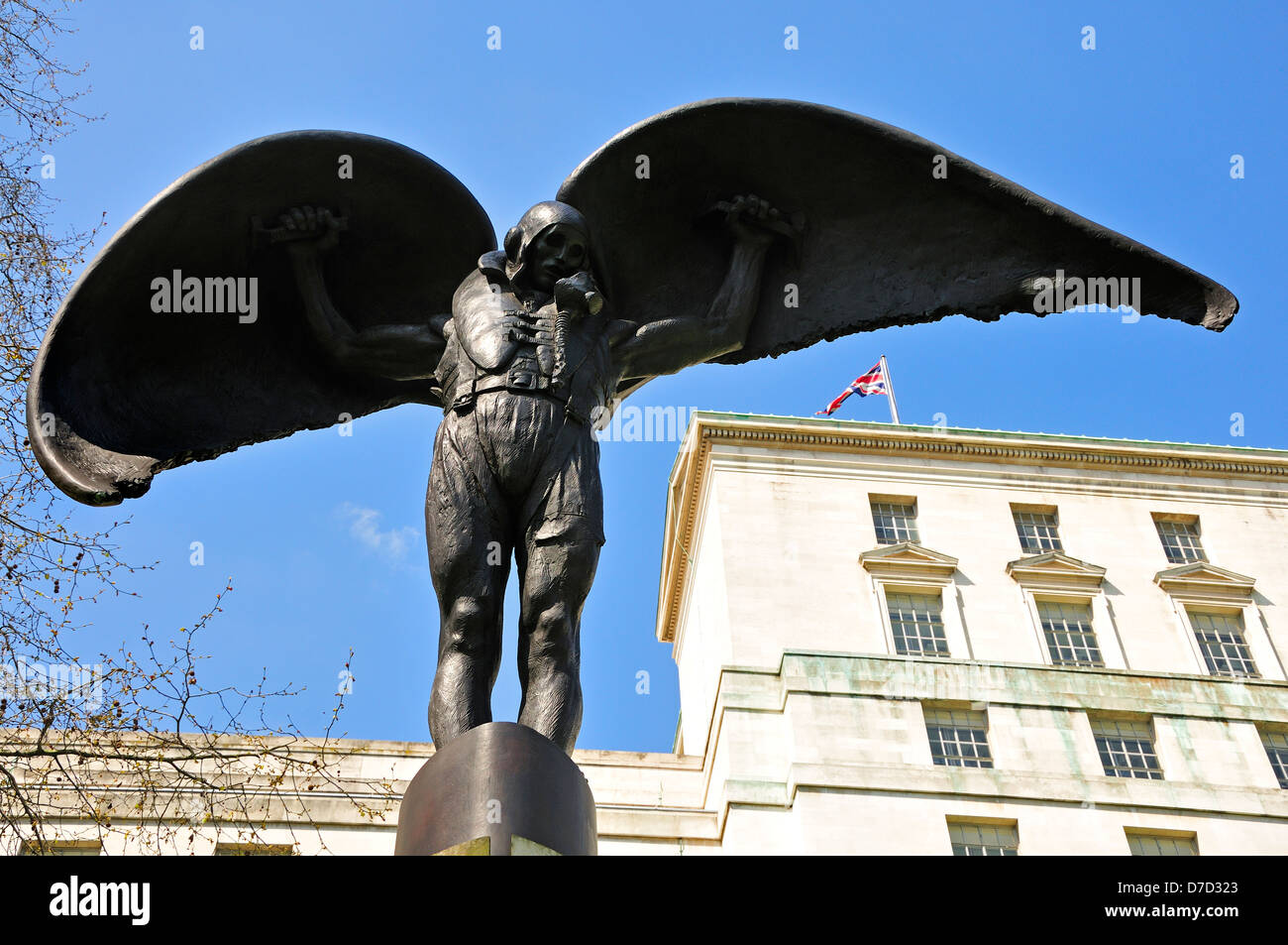 London, England, Vereinigtes Königreich. Fleet Air Arm Memorial (2000: James Butler) auf dem Damm. Bundesministerium der Verteidigung Stockfoto