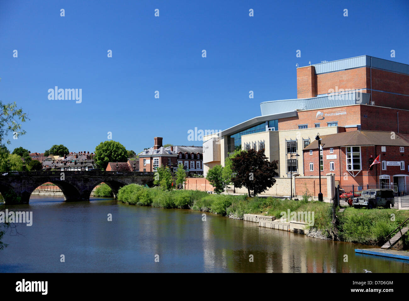 Shrewsbury Theatre Severn durch die Welsh-Brücke und den Fluss Severn Stockfoto