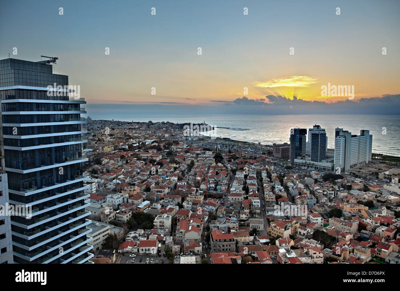 Ein Blick auf Süd-West bei Sonnenuntergang in Tel-Aviv. Ein HDR-Bild. DEAR Inspektor: "über verarbeitet" finden Sie hier wurde mit Absicht getan. Stockfoto