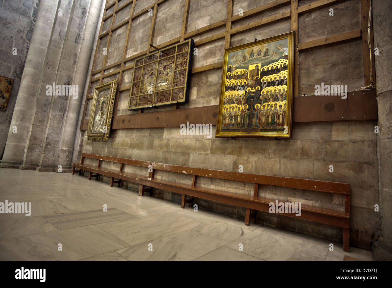 Eine Bank christlichen klassische Kunst in Basilika in Kirche Grabeskirche in Jerusalem Israel Altstadt. HDR. DEAR Inspektor: Ich bin Stockfoto
