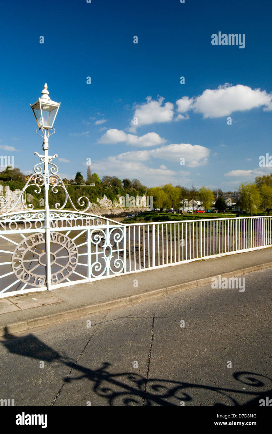 Chepstow Castle von der Wye Bridge, Monmouthshire, South Wales. Stockfoto