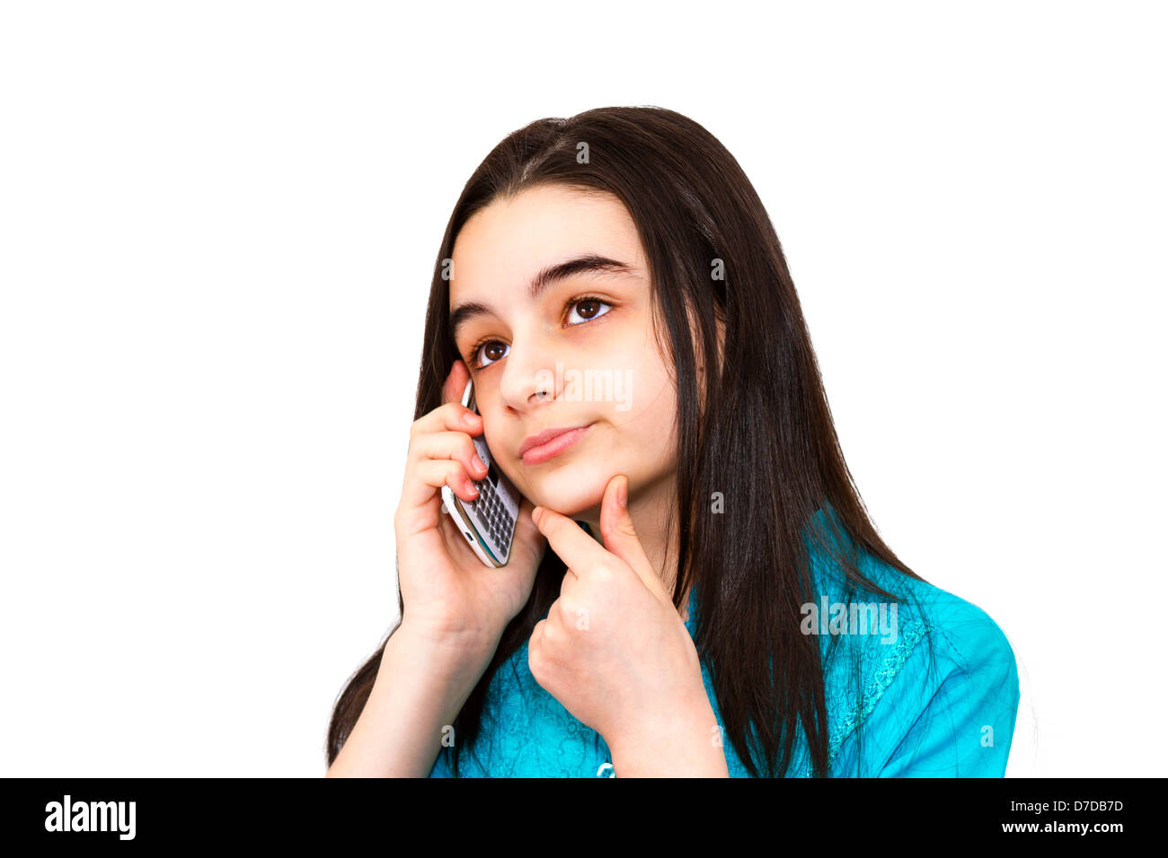 Gelangweilte Teenager-Mädchen im Gespräch mit Smartphone auf weißem Hintergrund Stockfoto