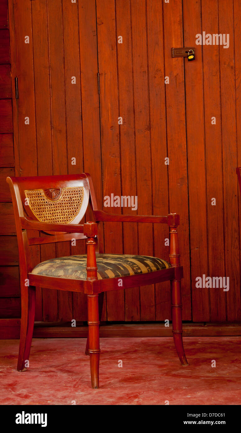 Stuhl Teak Stuhl ist haltbar und schön. Stockfoto