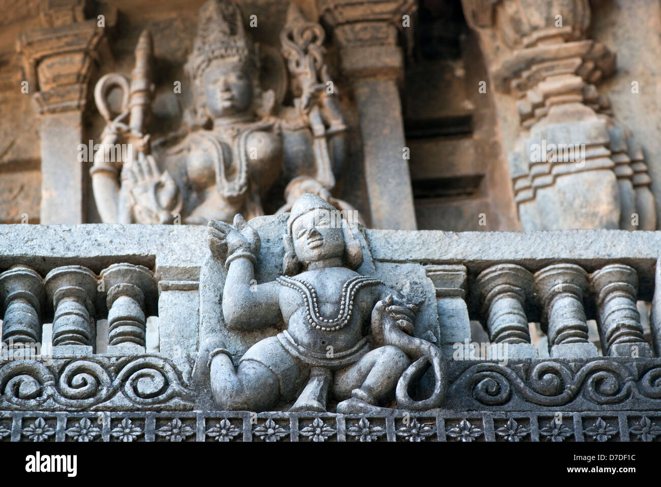 Eine Figur aus Granit gemeißelt schmückt der Hindu-Chennakesava-Tempel in Belur, in der Nähe von Hassan in Karnataka, Indien Stockfoto