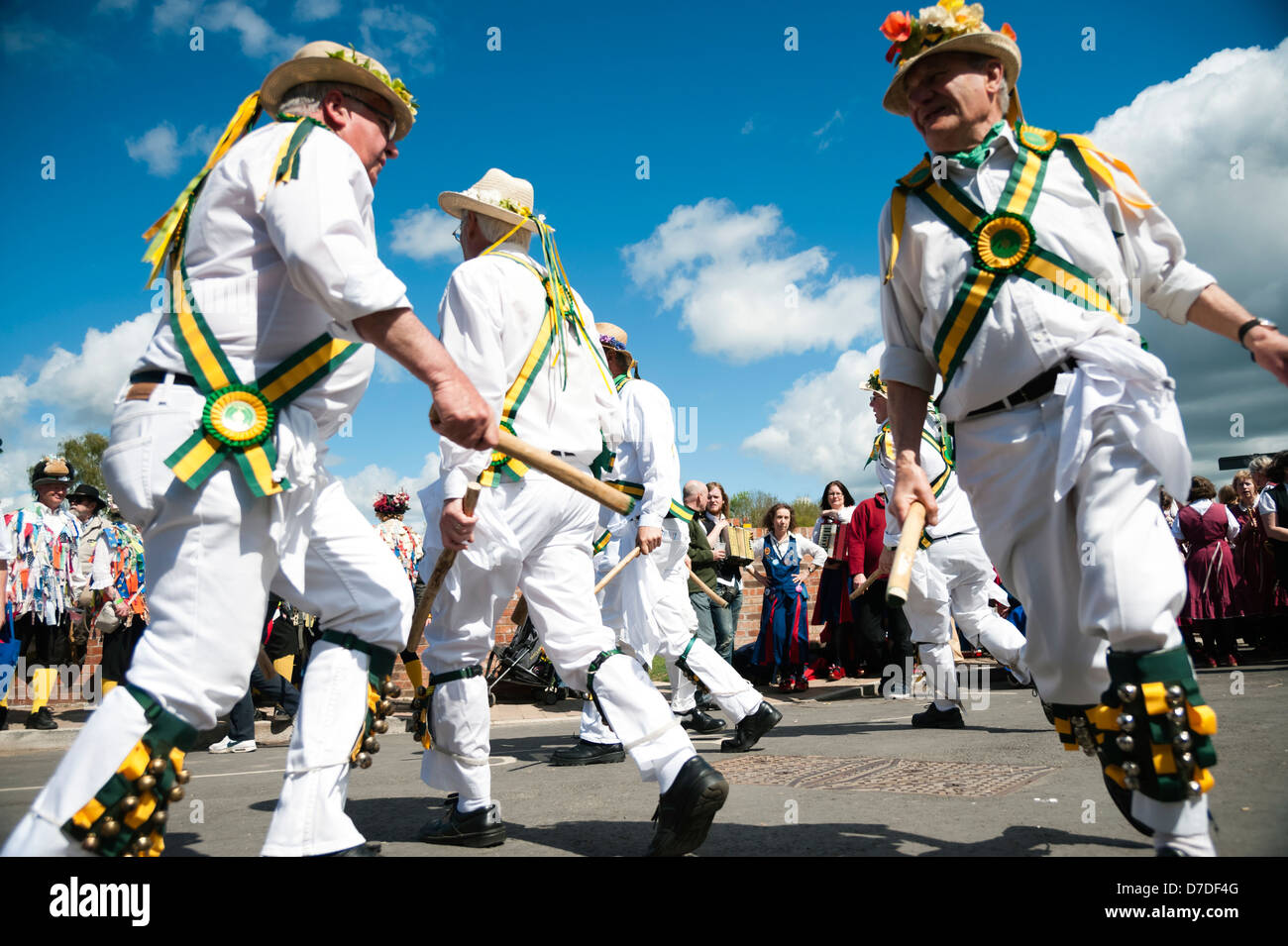 Morris Männer tanzen in Upton auf Severn Volksfest, UK. Stockfoto