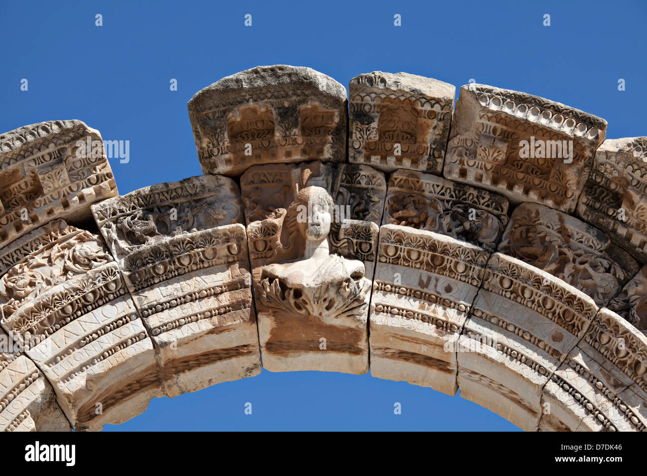 Büste von Hadrians Bogen, Ephesus, Izmir, Türkei Stockfoto