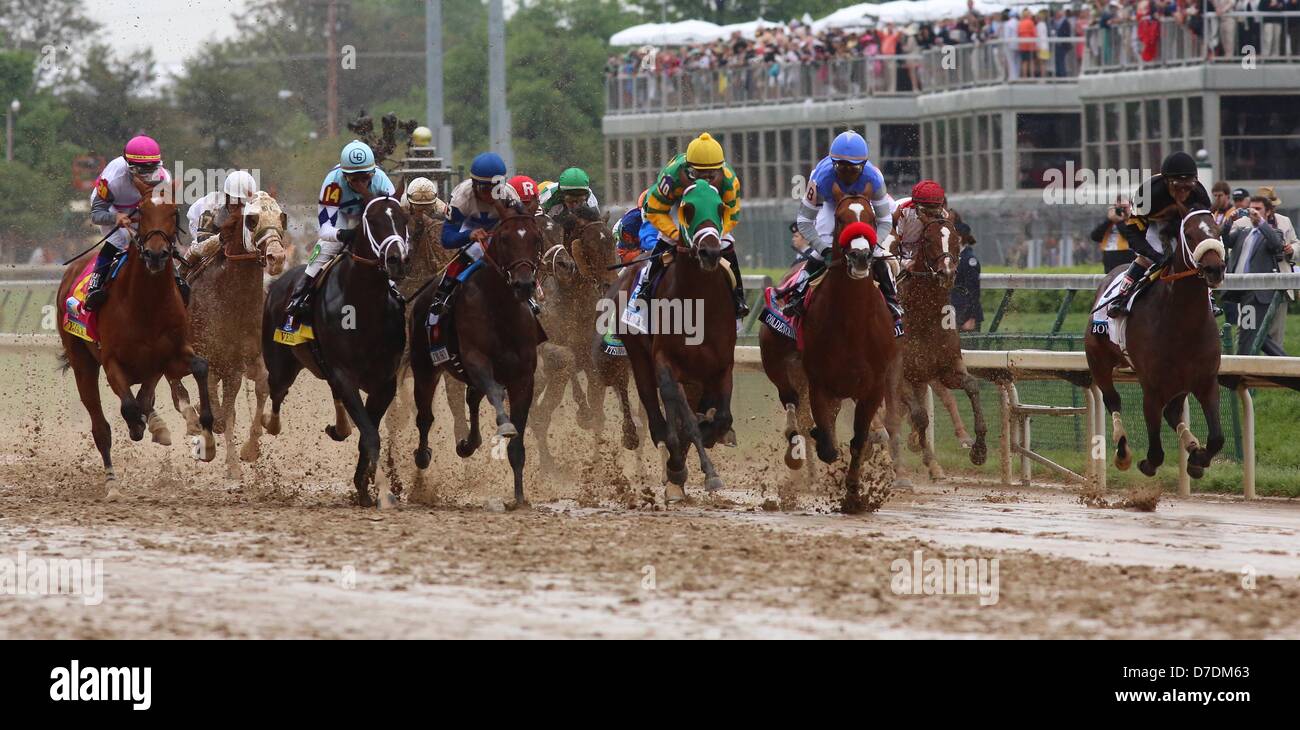 4. Mai 2013 - Louisville, Kentucky, USA - Pferd machen den Weg nach oben die Strecke in Churchill Downs nach dem Start der Rennen. Auf Samstag, 4. Mai 2013 in Louisville, Ky während der Ausführung des 139. Kentucky Derby. (Bild Kredit: Kredit: Ernest Coleman/ZUMAPRESS.com/Alamy Live-Nachrichten) Stockfoto