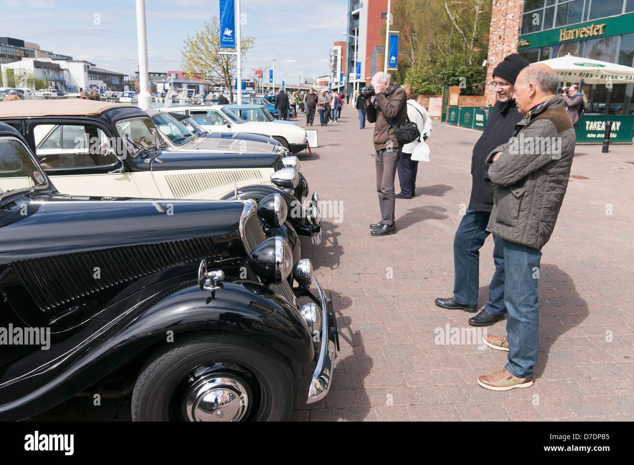 Enthusiasten bewundernden Oldtimer Oldtimer Ralley Lincoln, England, Großbritannien Stockfoto