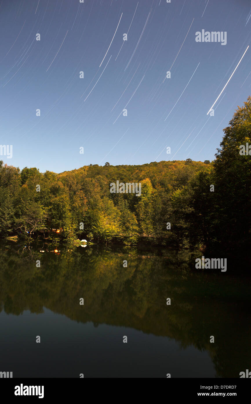 Beginnt in Yedigöller, Bolu umgeben Stockfoto