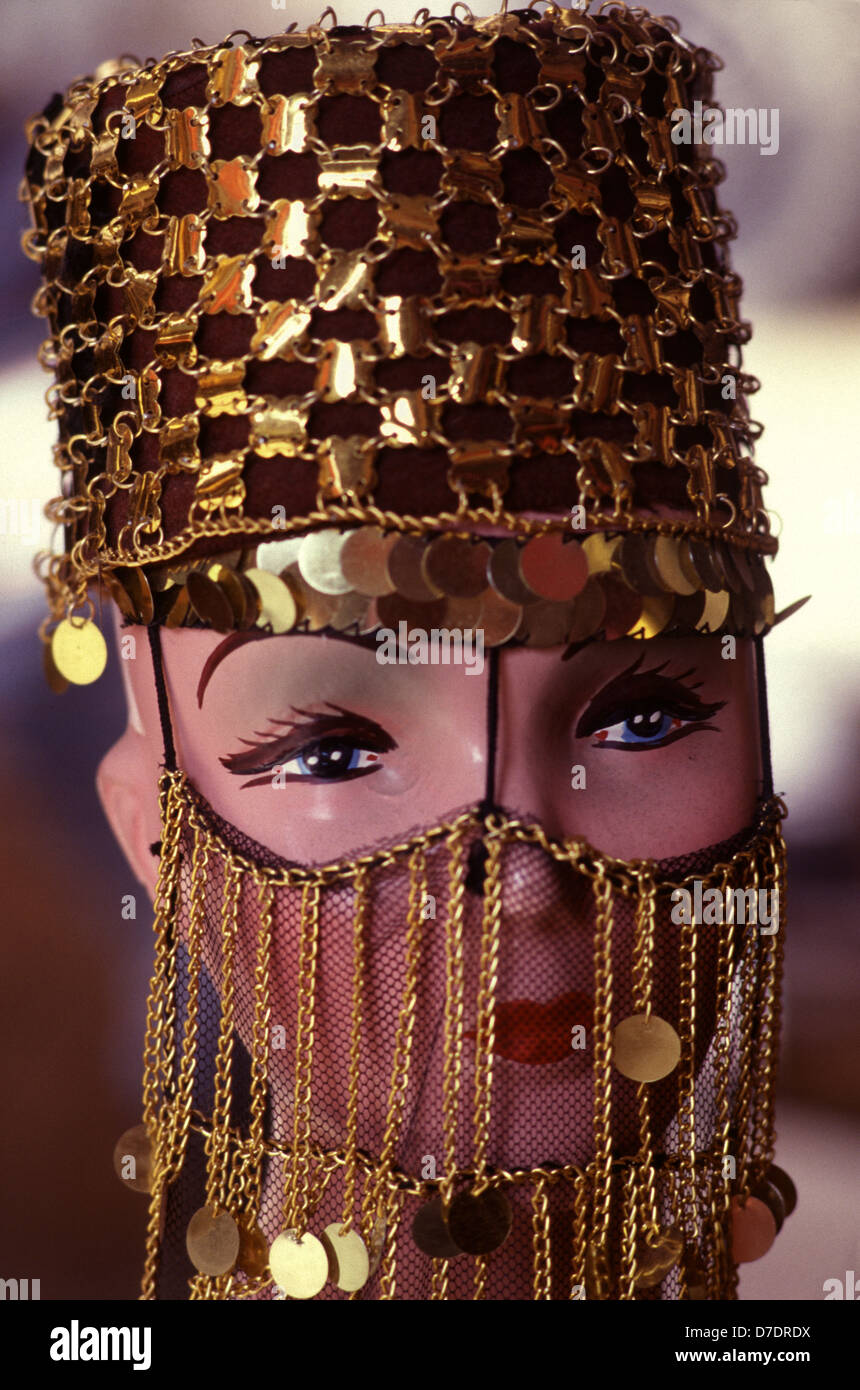 Traditionelle Kopftuch verwendet von Bauchtänzerinnen zum Verkauf im Khan el Khalili-Basar in der alten Stadt Kairo-Ägypten Stockfoto