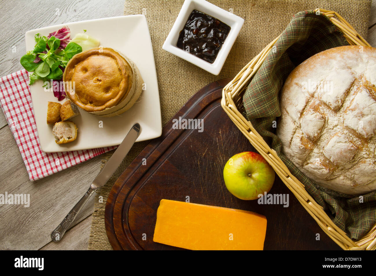 Pflüger Mittagessen zu verbreiten, von oben Stockfoto
