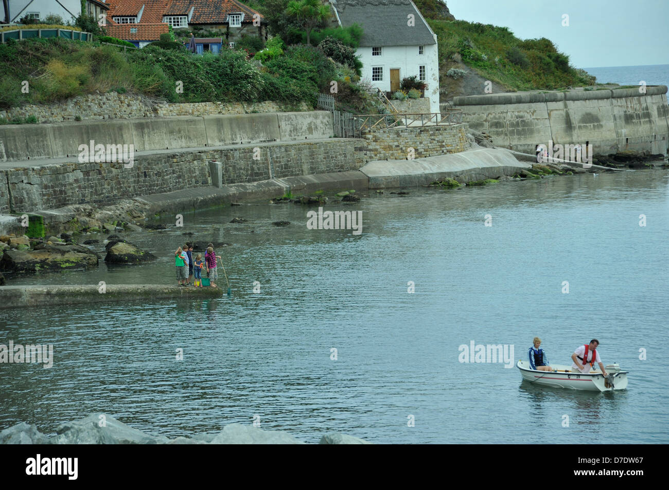 Runwick Bucht am Meer village.people am boat.north Meer, Küste, Häuser, Ufermauer Stockfoto
