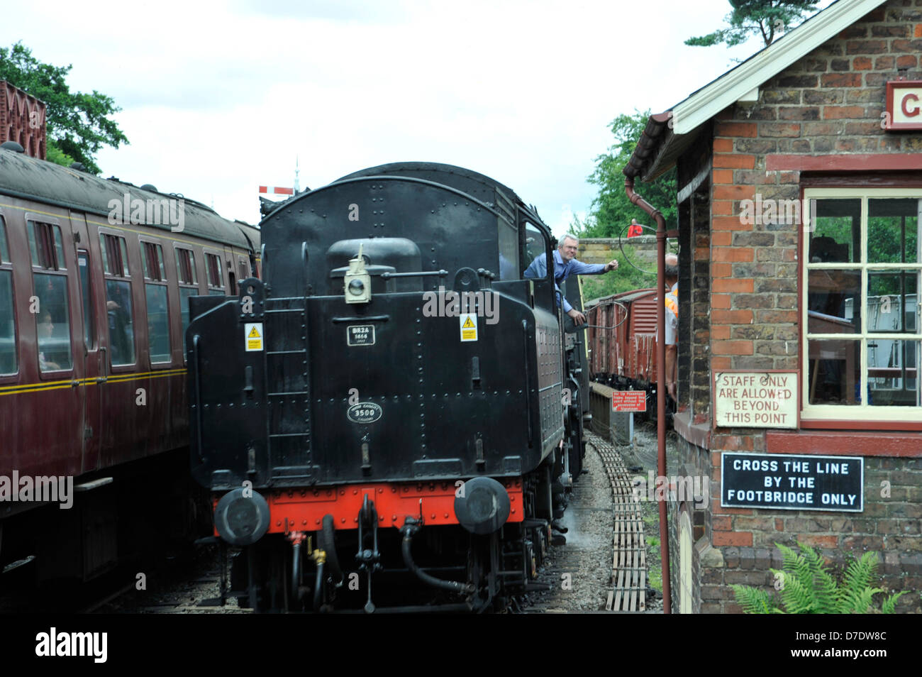 Dampf-Bahn, Bahnhof Goathland, Kutschen, Stellwerk, Bahnhof. Stockfoto