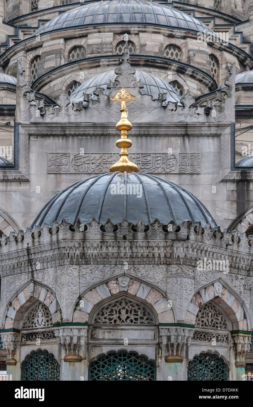 Die neue Moschee oder die Valide Sultan-Moschee ist eine osmanische imperiale Moschee befindet sich in Eminönü Bezirk von Istanbul. Stockfoto