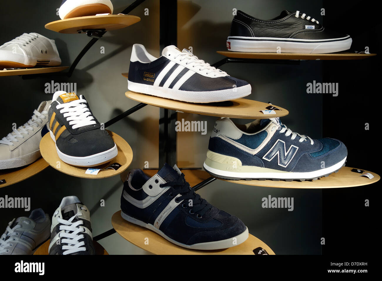Trainer-Fenster Anzeige Adidas Shop Stockfoto