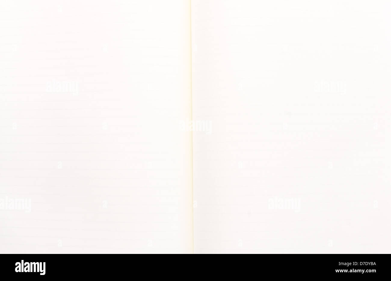 Geöffnete Notebook mit leeren Seiten und einen Stift Stockfoto