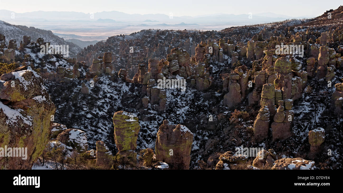 Land des Stand-Up Felsen vulkanischen Rhyolith Ablagerung, Chiricahua National Monument, Arizona Stockfoto