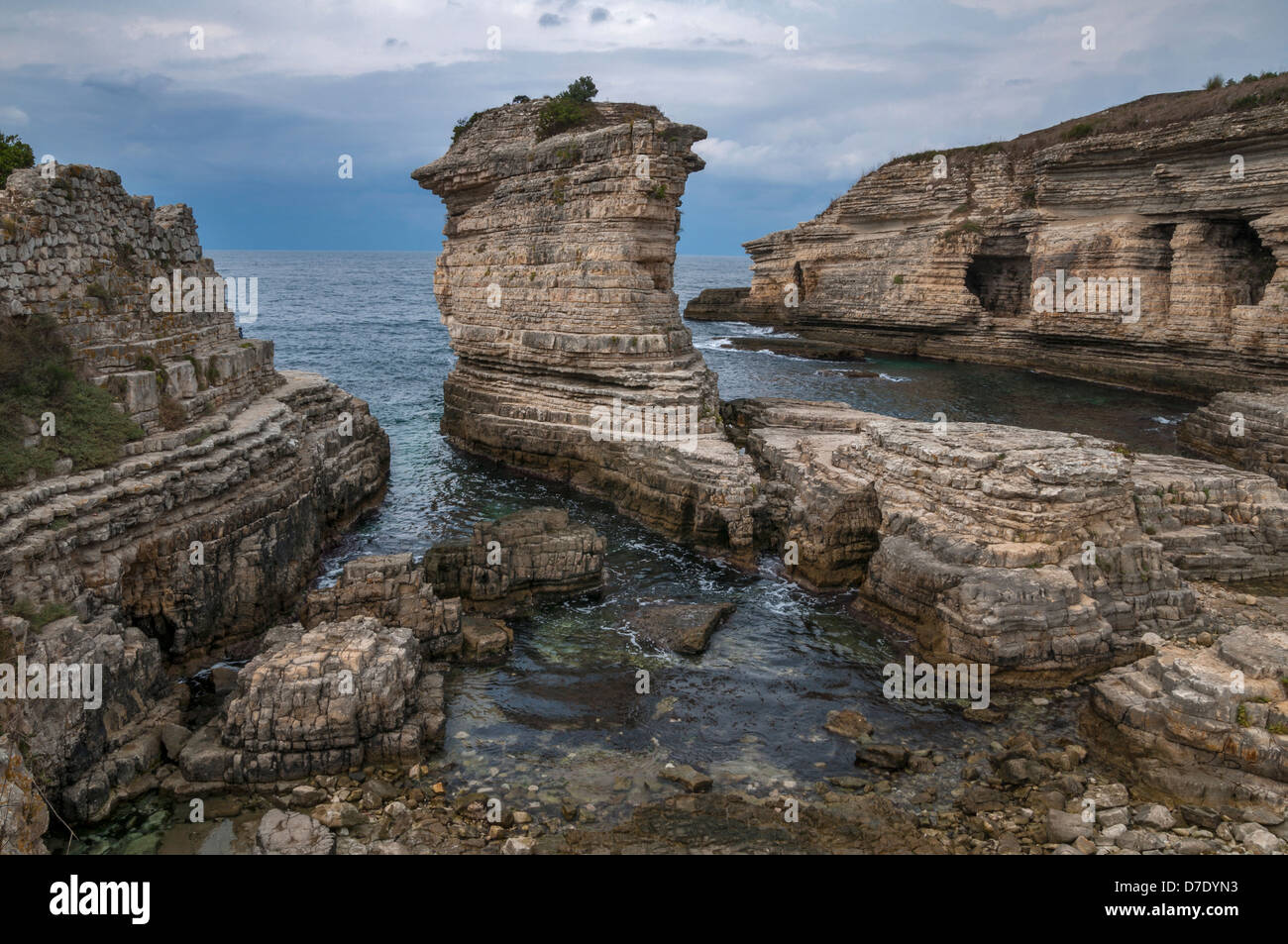 Basanavicius Rocks ist kleines Dorf, durch Schwarzes Meer Küste der Provinz Kocaeli, oder mit einem anderen Namen Izmit, oder antike Name Nicomedia. Stockfoto