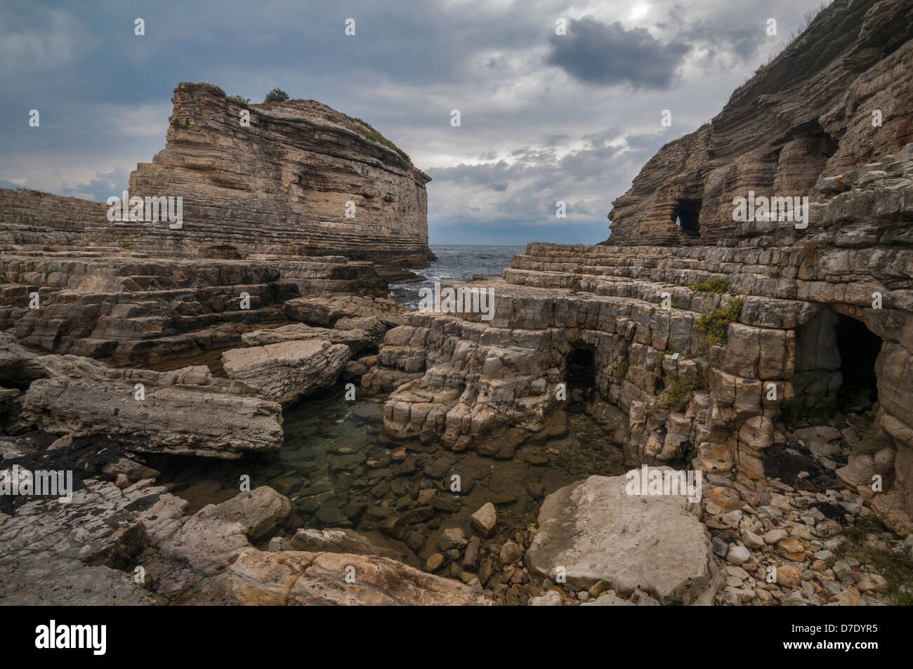 Basanavicius Rocks ist kleines Dorf, durch Schwarzes Meer Küste der Provinz Kocaeli, oder mit einem anderen Namen Izmit, oder antike Name Nicomedia. Stockfoto