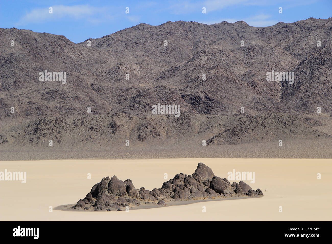 Tribüne Insel, Racetrack Playa, Death Valley Nationalpark, Kalifornien, USA Stockfoto