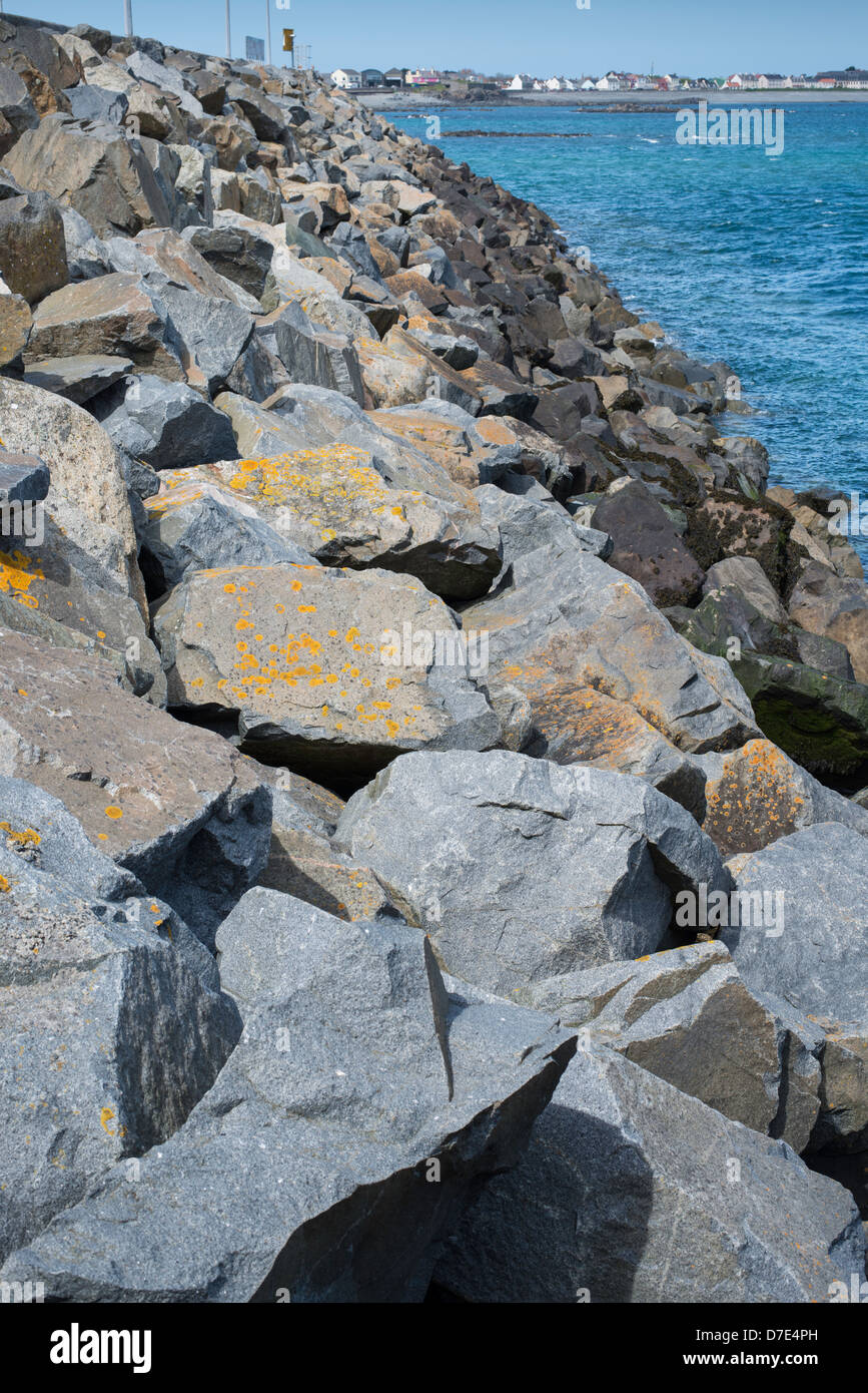 Rock Rüstung Meer Verteidigungen in St Peter Port, Guernsey. Stockfoto