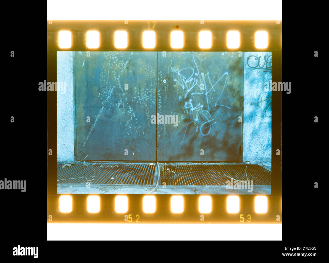 Im Alter von Straße Wand Hintergrund und Tür. Filmstreifen Stockfoto