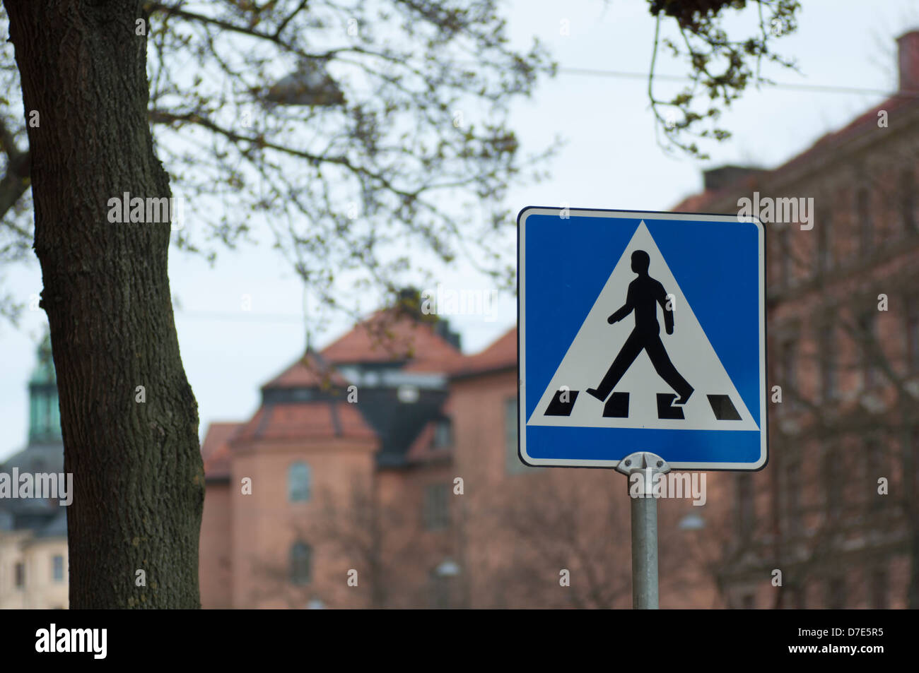 Fußgängerüberweg Zeichen mitten in Stockholm, Schweden Stockfoto