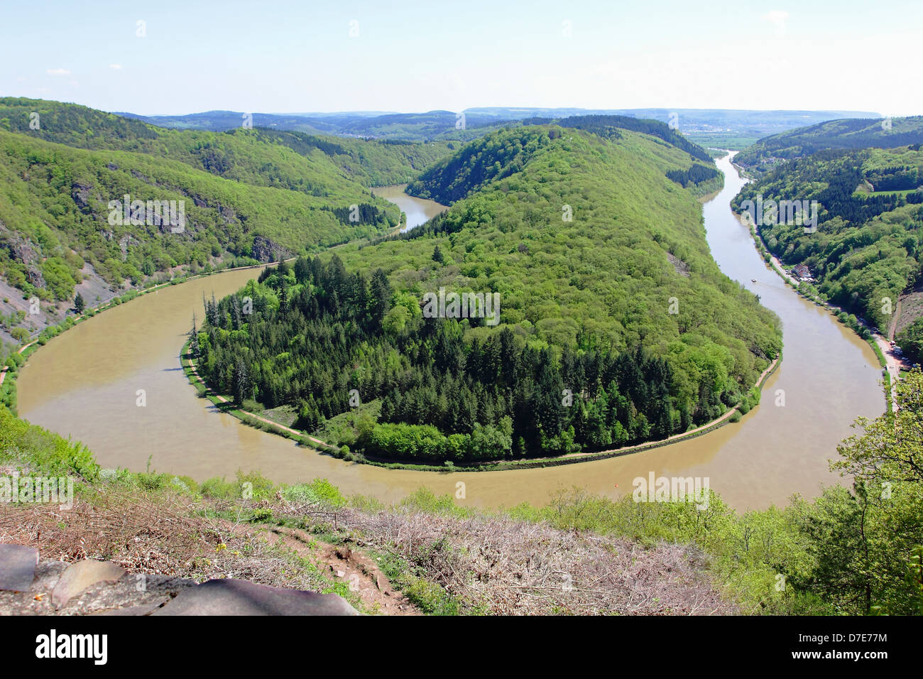 Saarschleife Fluss Saar drehen um den Hügel von Stadt Orscholz Saarland ...