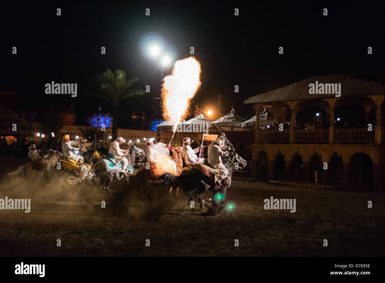 Marokko, Marrakesch - Fantasia Berber Fort Abendessen und Unterhaltung, touristische Spektakel in der Arena. Stockfoto