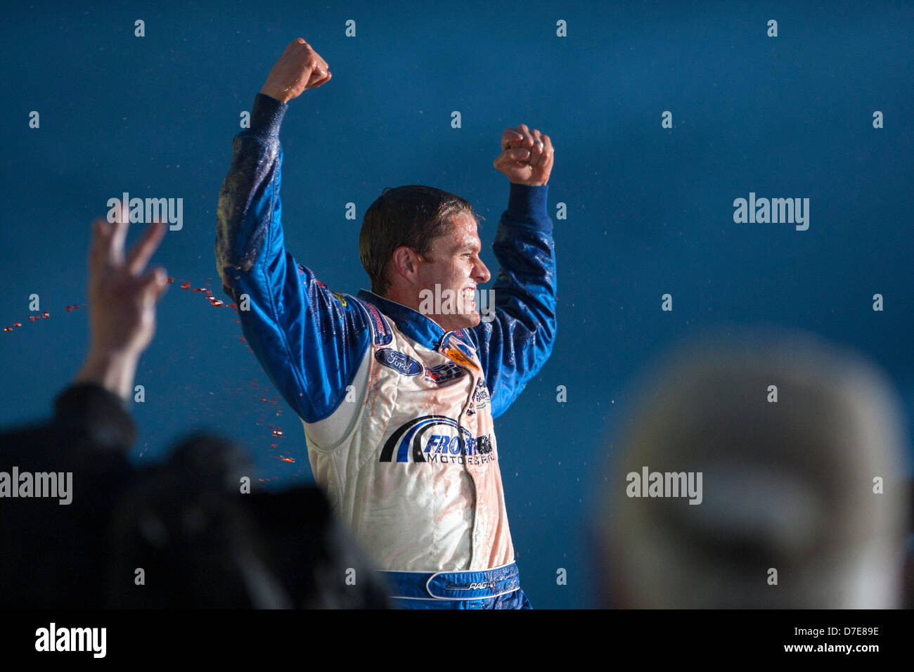 Lincoln, Alabama, USA. 5. Mai 2013. Die NASCAR Sprint Cup Series Teams nehmen an der Strecke für die Aarons 499 auf dem Talladega Superspeedway in Lincoln, AL. Credit: Cal Sport Media / Alamy Live News Stockfoto