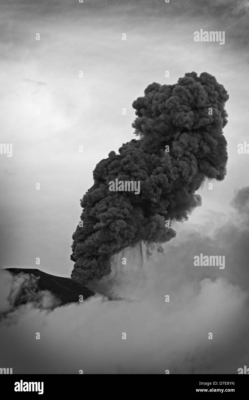 Die Explosion der Vulkan Tungurahua Am 5. Mai 2013 Ecuador Südamerika Stockfoto