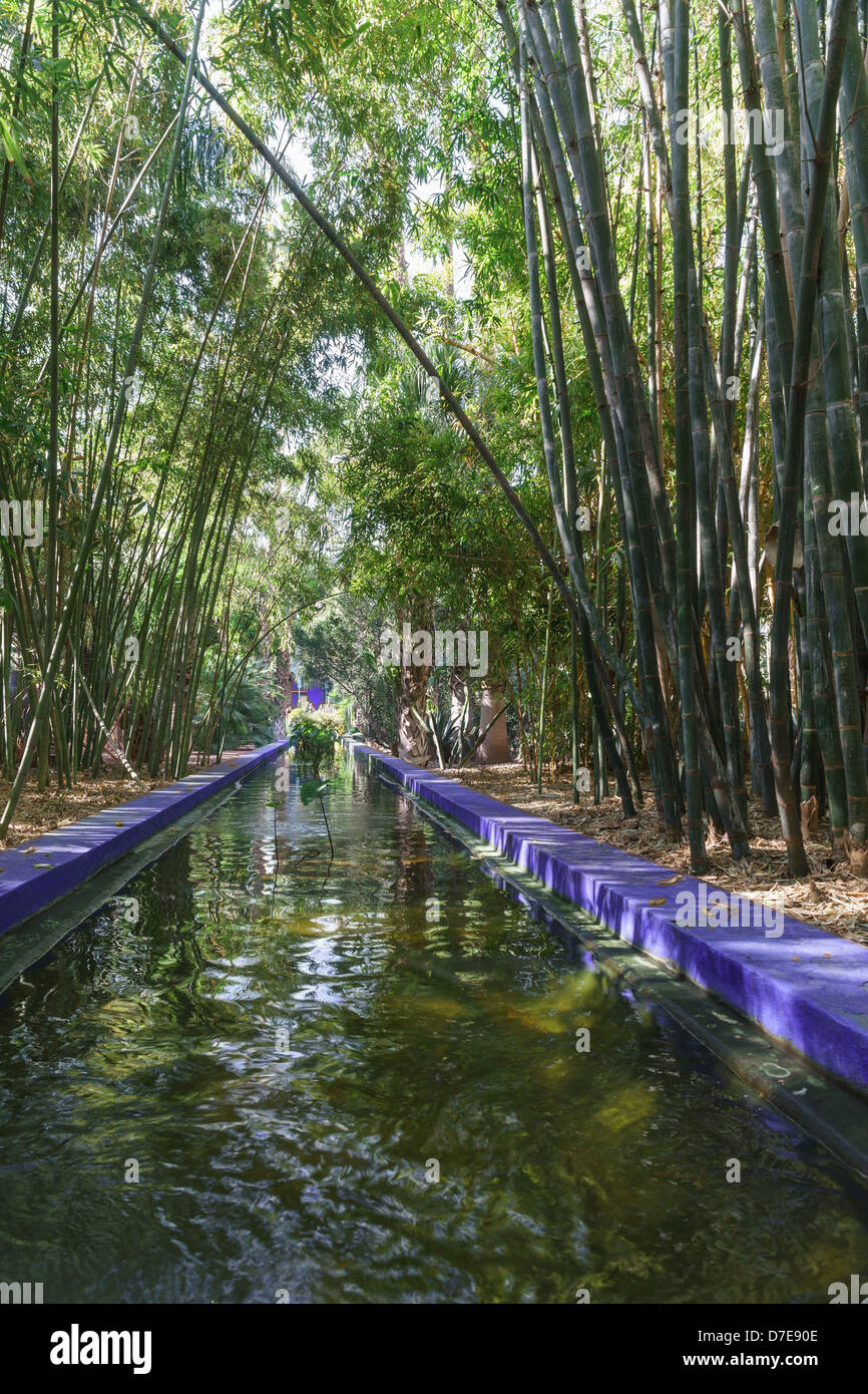 Marrakesch - die Majorelle Gärten, Erbe von Designer Yves Saint Laurent. Wassergärten. Stockfoto