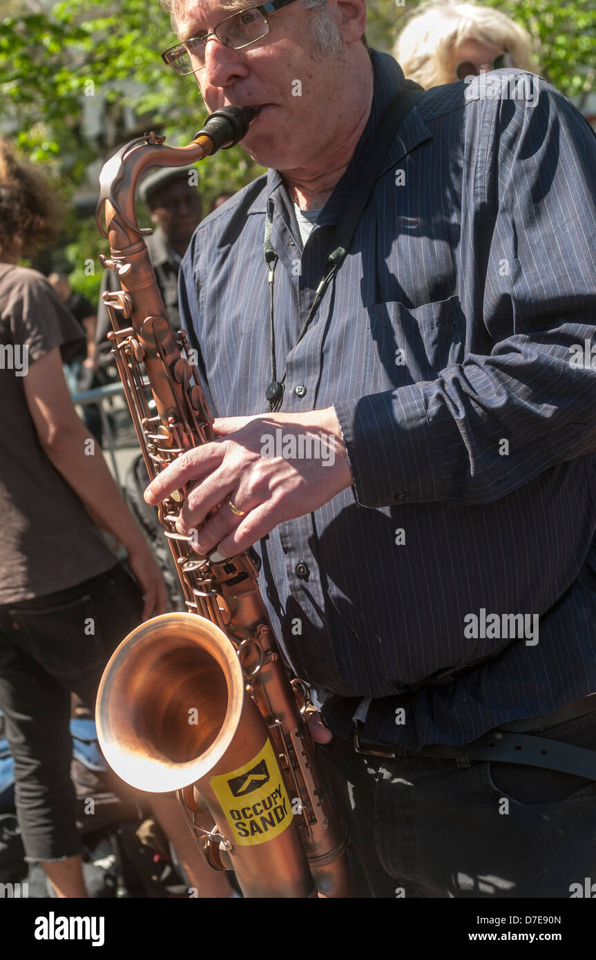 Occupy Wall Street Aktivisten machen Musik im Union Square Park Stockfoto