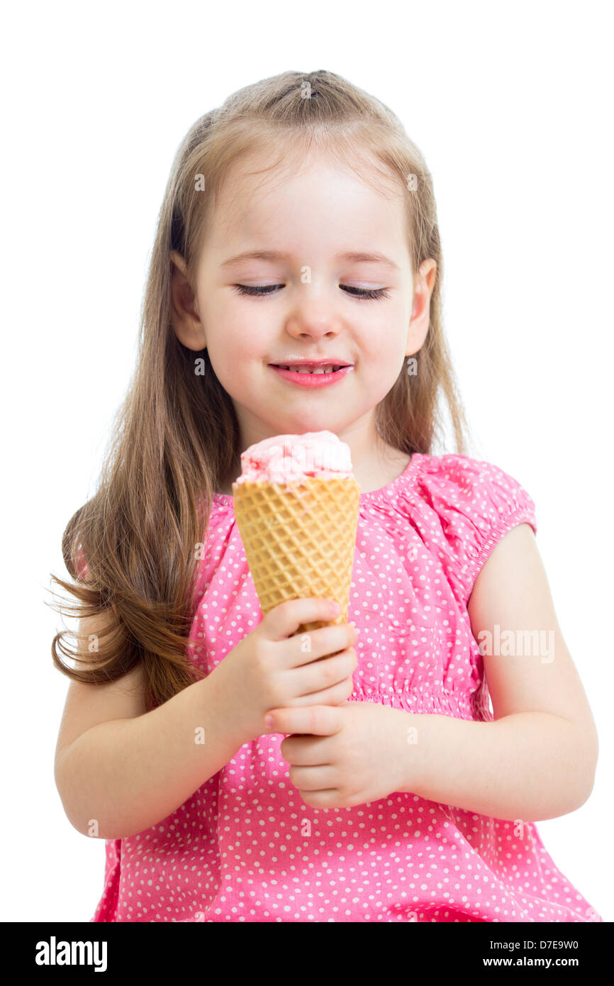 fröhliche Kind Mädchen essen Eis im Studio isoliert Stockfoto