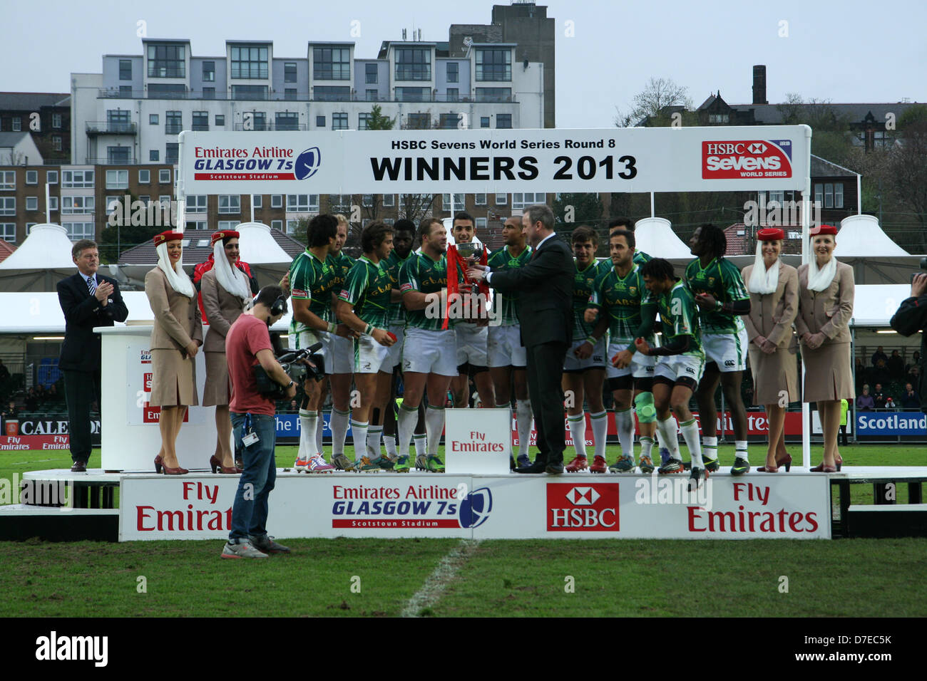 Glasgow, Schottland. 5. Mai 2013. Der Pokal nach Südafrika nach dem Sieg gegen Neuseeland 28-21 während der 2013 Emirates Airline Glasgow 7 s in Scotstoun Stadion vorgestellt. Bildnachweis: Elsie Kibue / EK13 Fotos / Alamy Live News Stockfoto