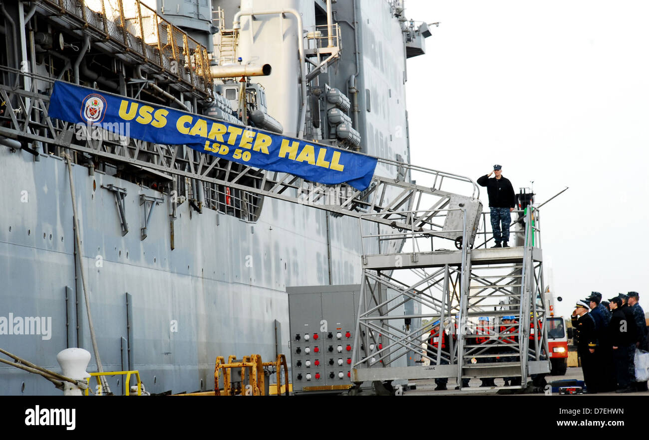 USS Carter Hall fährt gemeinsame Expeditionary Base Little Creek Fort Story. Stockfoto