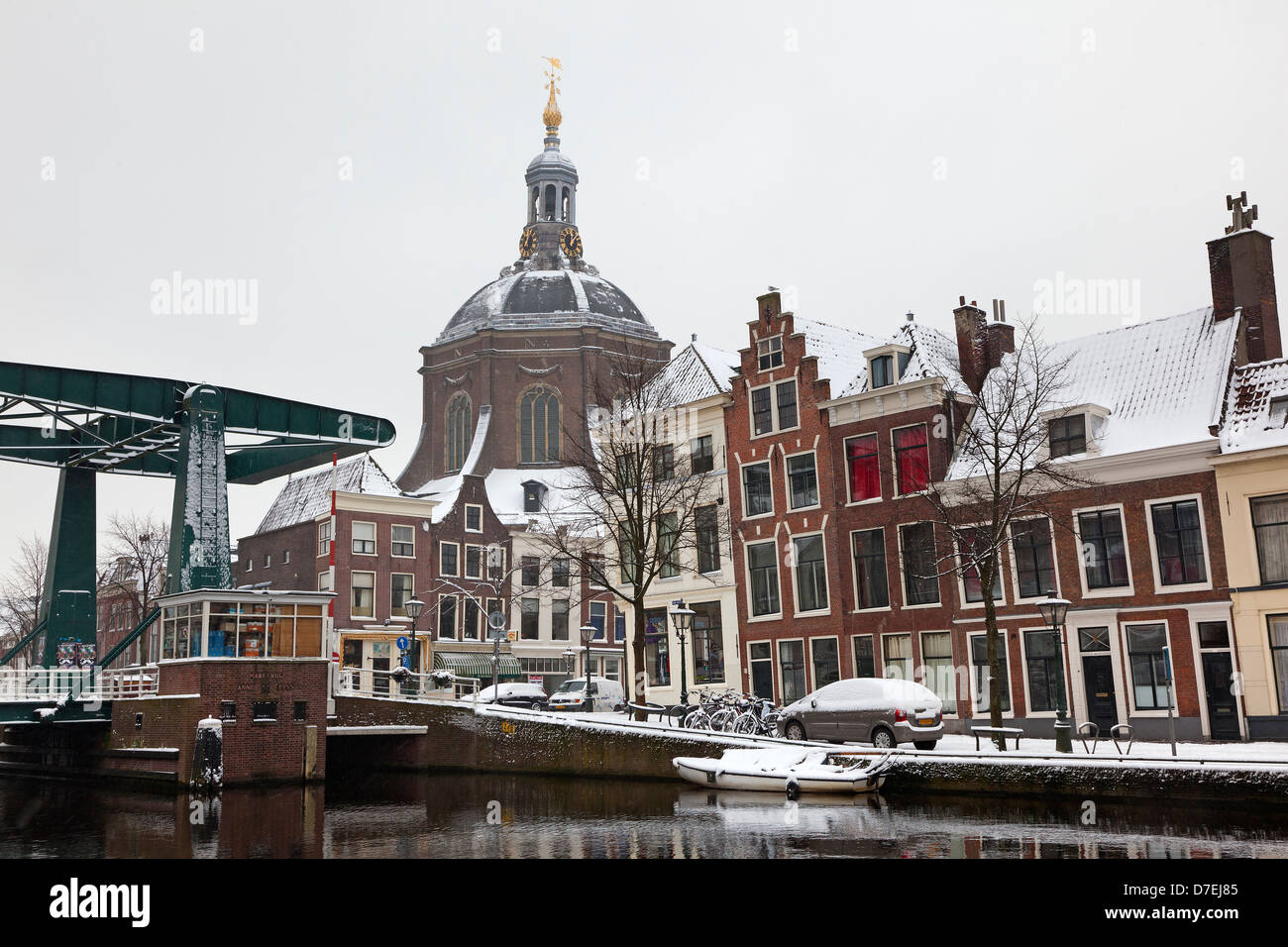 Schnee in den Straßen von Leiden, Holland Stockfoto